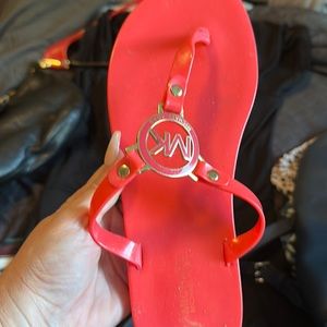 MK salmon pool side flip flops